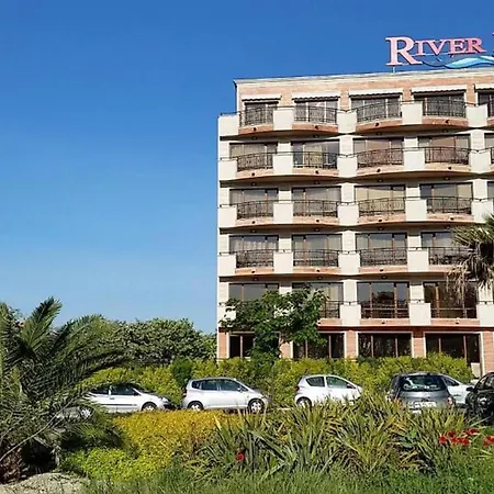 River Park Menada شقة *